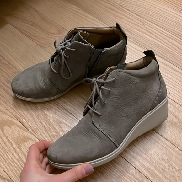 Clarks Shoes - CLARKS HEELED BOOTIE